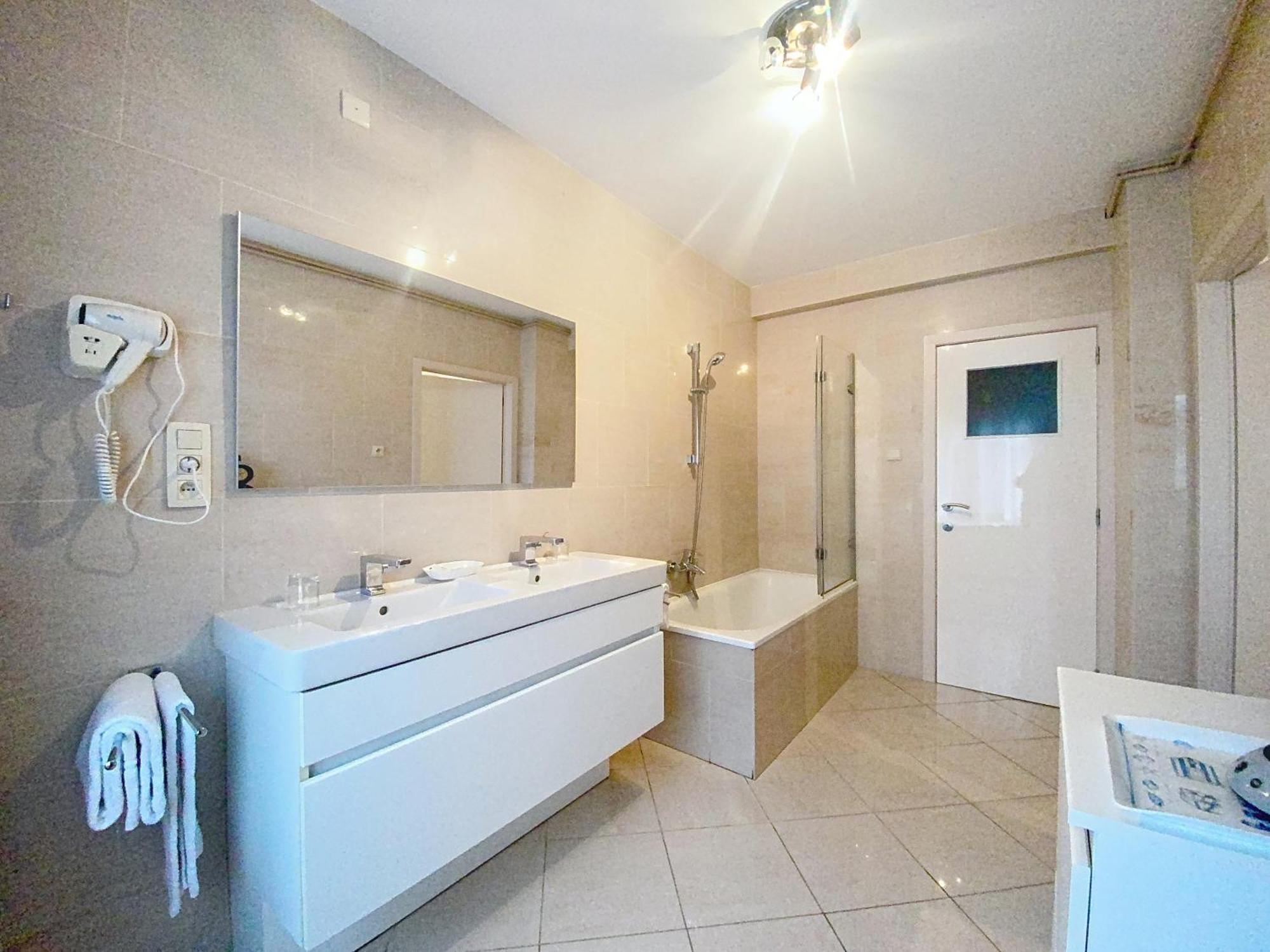 Gastenkamers Centersuites Остдёйнкерке Экстерьер фото