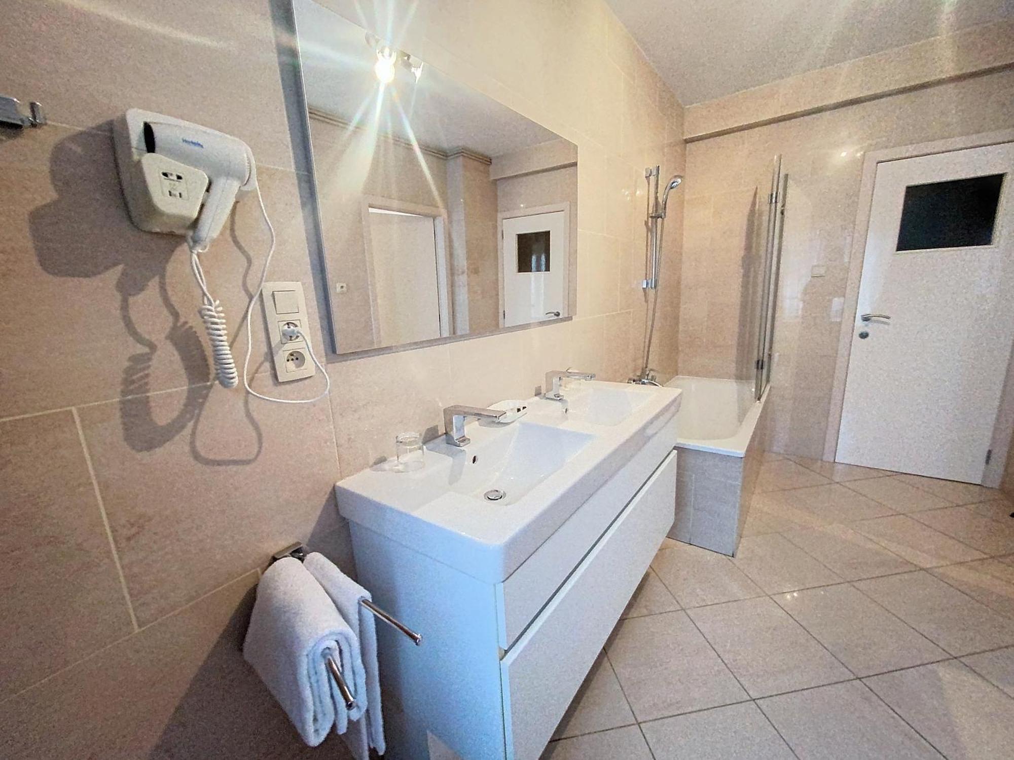Gastenkamers Centersuites Остдёйнкерке Экстерьер фото